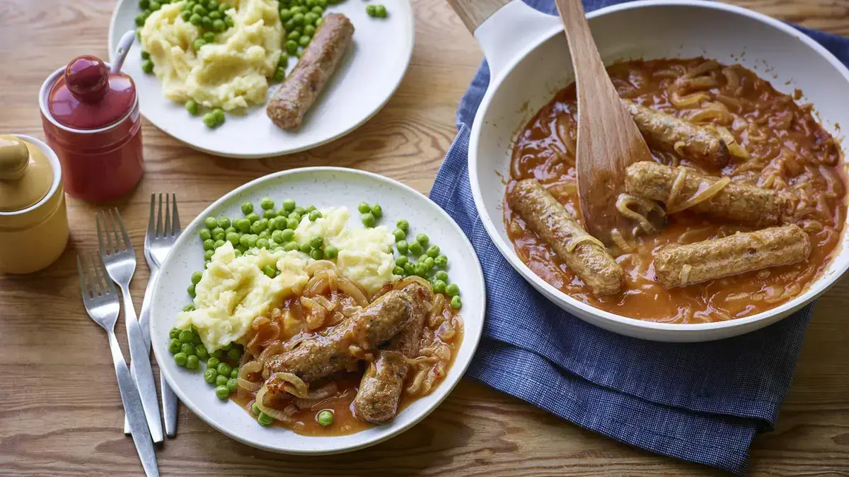 Bangers and Mash: A Comforting Recipe Journey
